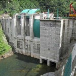 Weir filling during construction.
